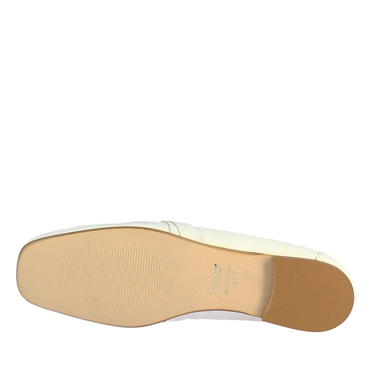 Women's Moccasin In White Calf Leather Handmade With Decorated Clamp. 9 Women's Moccasin In White Calf Leather Handmade With Decorated Clamp. - Image 7